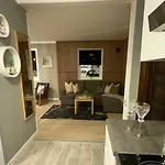 아파트 Charming With Two Bedroms And Beautifull Sea View In 파우스케